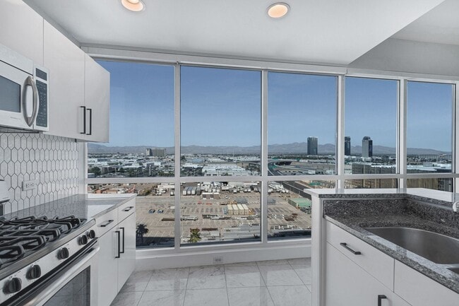 Building Photo - Renovated 1 Bedroom Panorama Unit