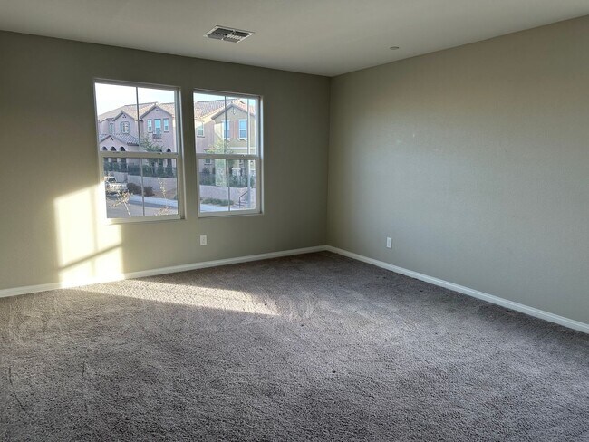 Building Photo - Upgraded, 3 bedroom Inspirada Townhome