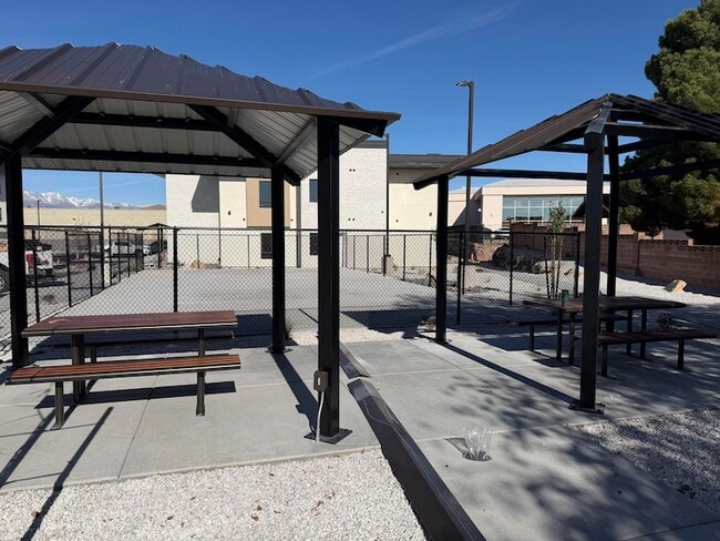 Building Photo - 983 W State St