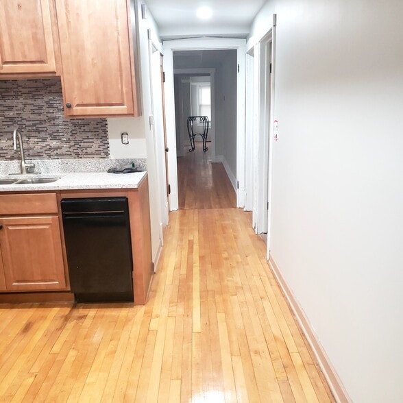 Kitchen, dishwasher - 3811 N Central Park Ave