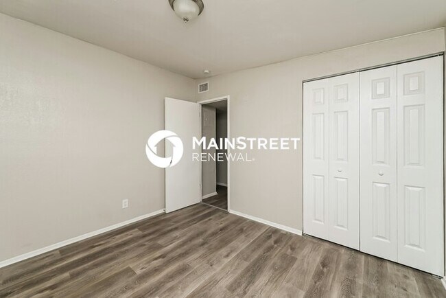 Building Photo - 3 Bedroom Pet-Friendly Home in Tampa, FL with Main Street Renewal