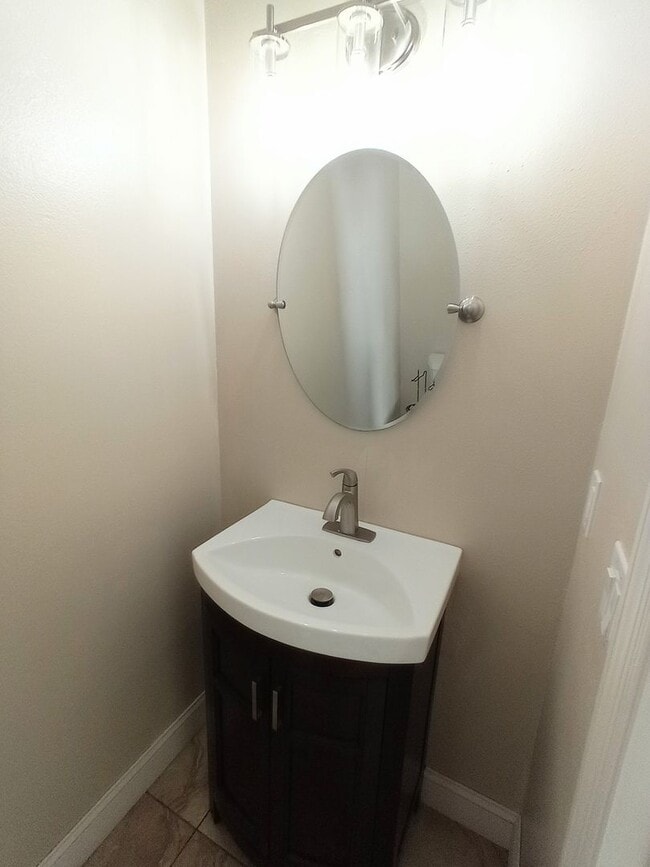 Building Photo - Discover Spacious Living in the Heart of Oviedo!