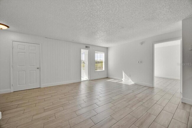 Building Photo - 2212 Grand Cayman Ct