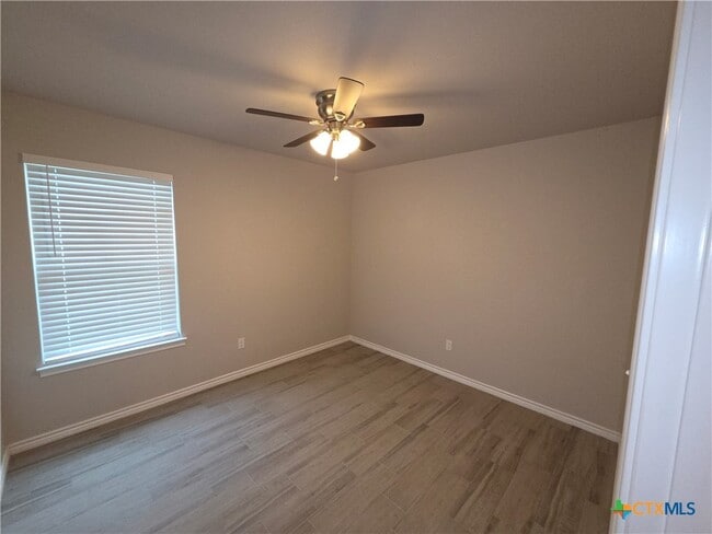 Building Photo - 332 Arnold Dr