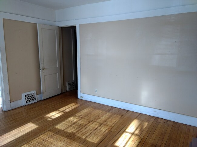 Building Photo - 1560 5th Ave SE