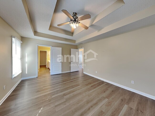 Building Photo - 285 Thornbush Ln