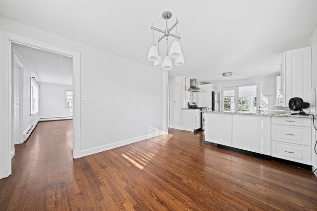 Building Photo - 8 Petrel Rd