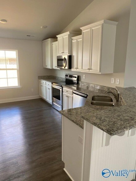 Building Photo - 121 Sorrelweed Dr