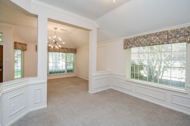Building Photo - 807 Hyacinth Pl