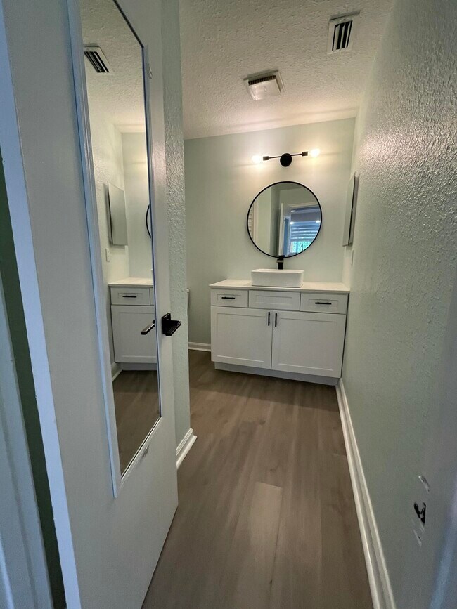 Building Photo - 4305 Coral Springs Dr