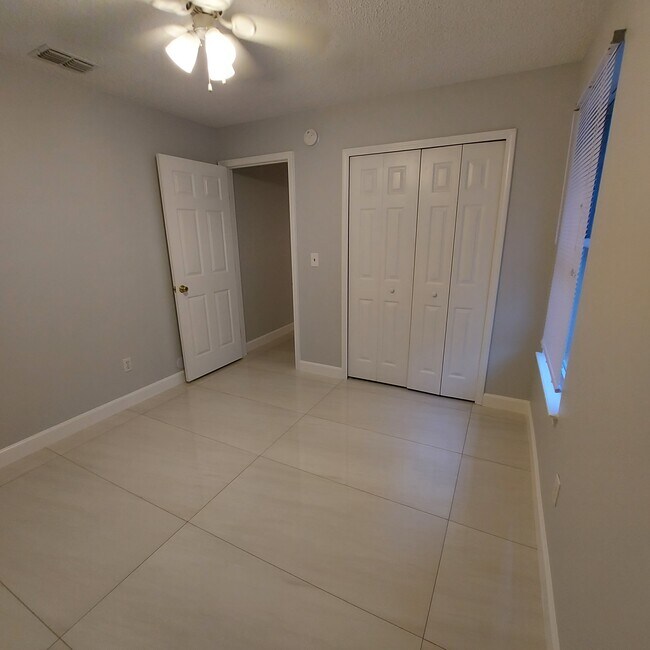 Building Photo - 4722 Fireside Dr