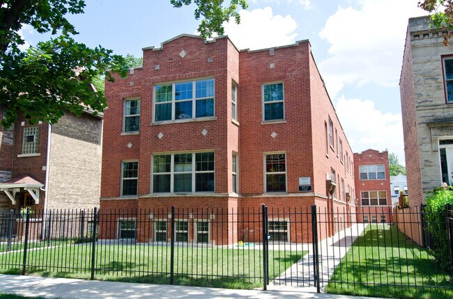 Building Photo - HIGHPOINT Old Irving Park