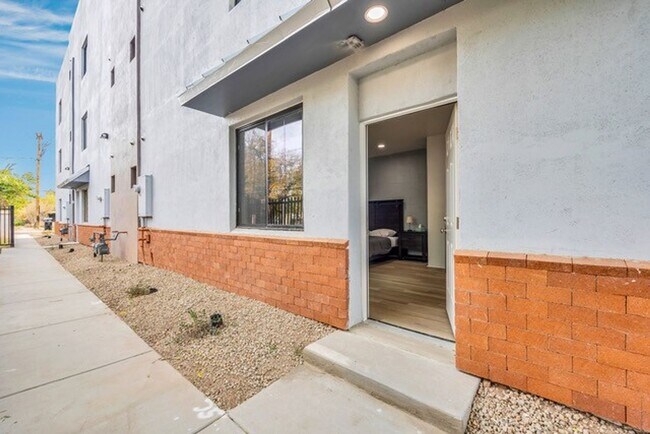 Building Photo - Luxury Townhouse by ASU