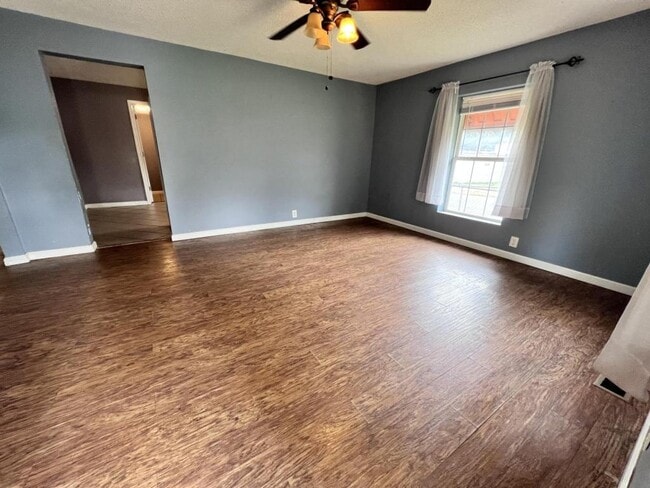Building Photo - 836 Sidebrook Ave