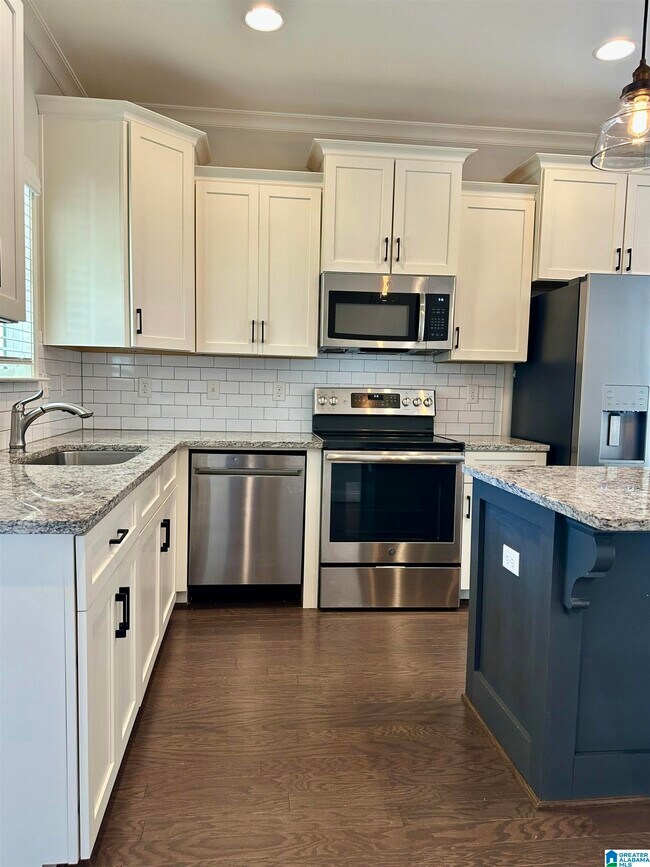 Building Photo - 2090 Springfield Dr