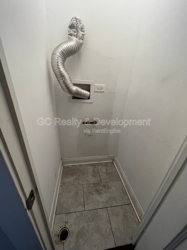 Building Photo - 6031 S Eberhart Ave