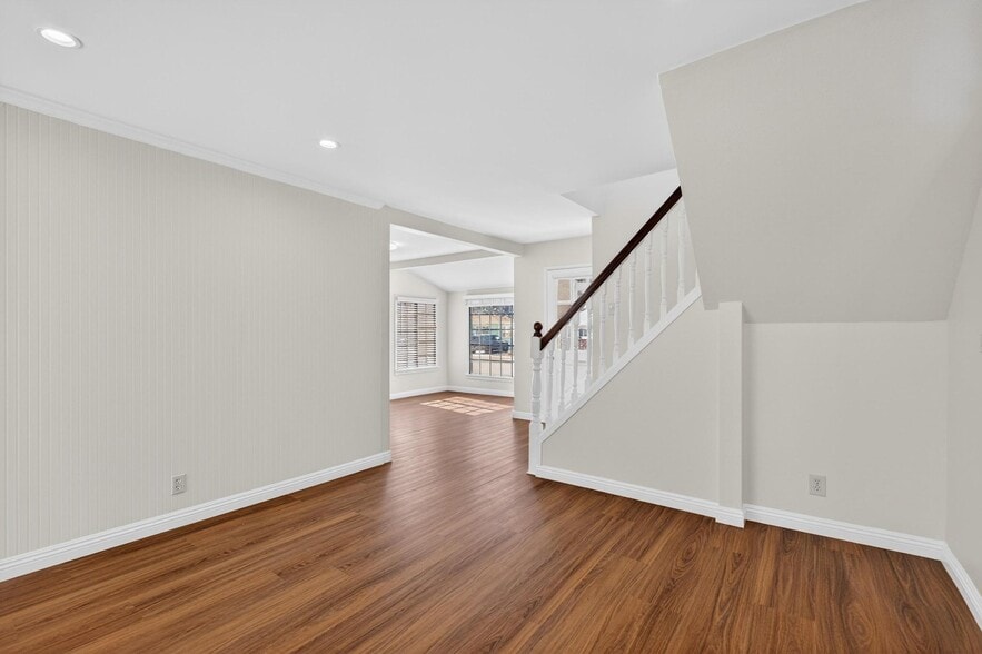 Building Photo - 15202 Florwood Ave