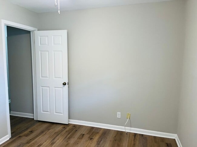 Building Photo - Wow! Beautiful brick 3 bedroom 2 bathroom home near Stone Mountain Village! Must See