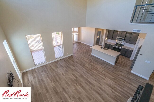 Building Photo - Stunning 4 Bedroom Home. Dog friendly!