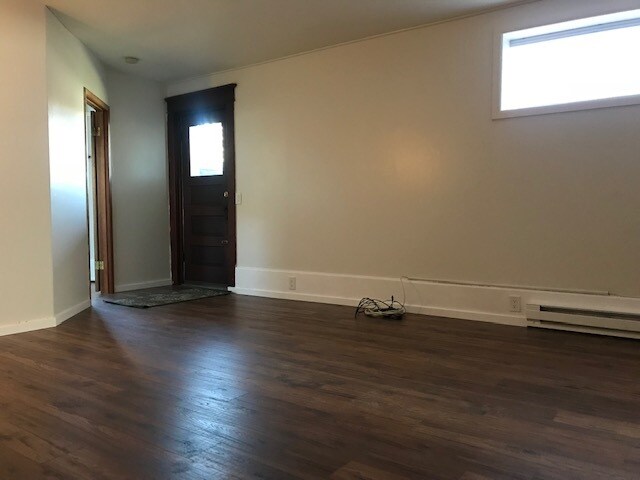 Living area looking toward the front door - 1303 44th Ave SW