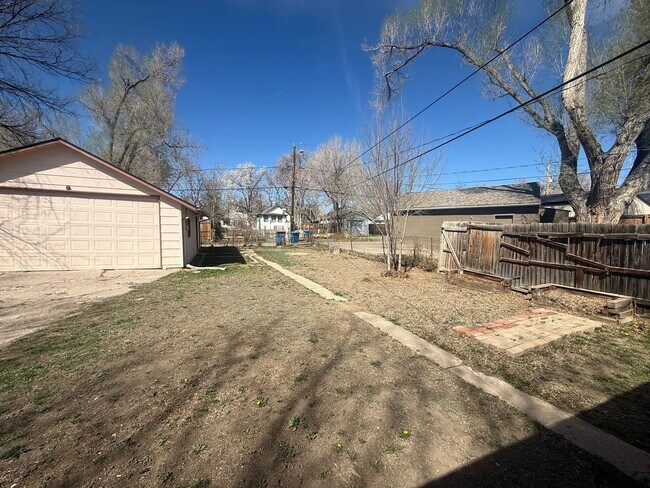 Building Photo - $0 DEPOSIT OPTION! CHARMING EDGEWATER 3 BED/2BATH HOME 3 BLOCKS FROM SLOAN'S LAKE