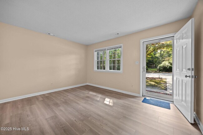 Building Photo - 1190 Gould Rd