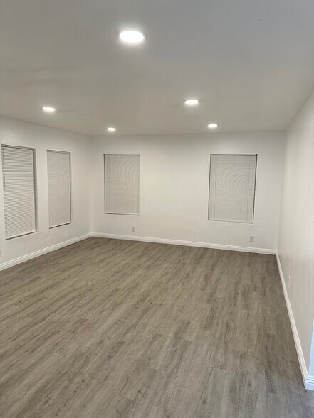 Living Room - 4836 Park Ave