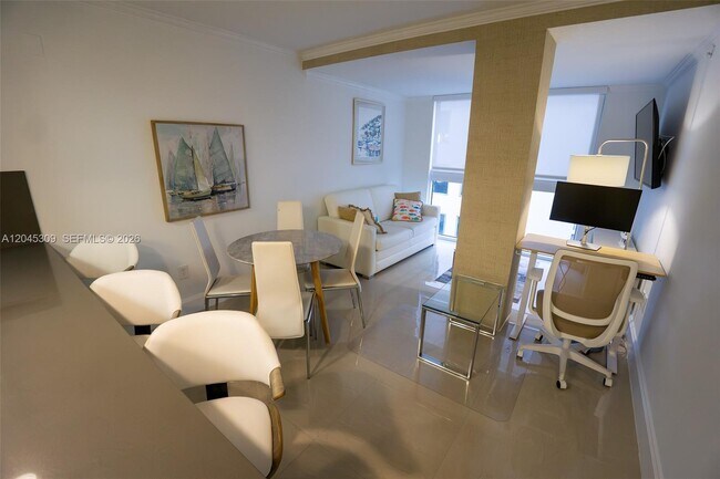 Building Photo - 2951 S Bayshore Dr