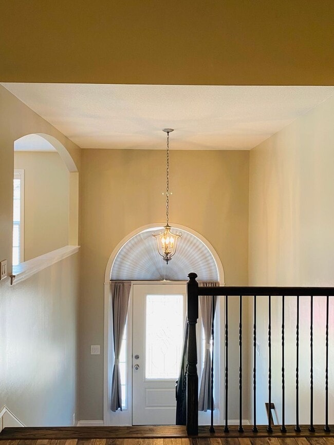 Building Photo - Luxury Home