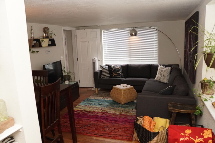 Building Photo - 7 5th Ave