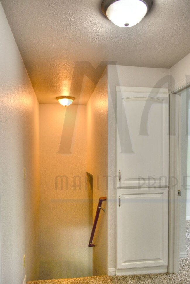 Building Photo - 521/523 E 11th Avenue Duplex