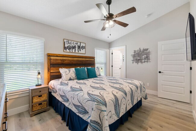 Building Photo - 1004 Josiah St