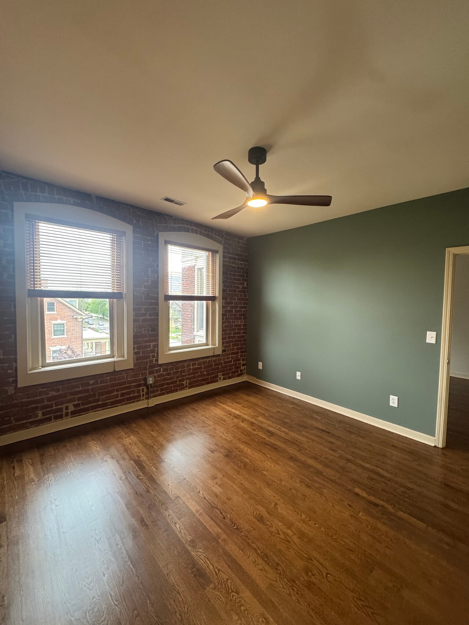 Primary bedroom - 200 E 43rd St