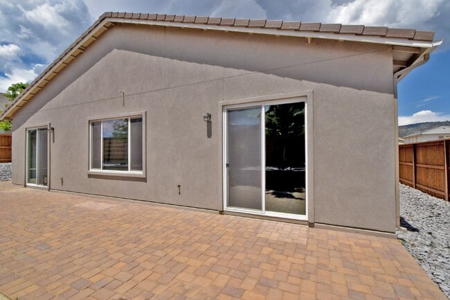 Building Photo - Gorgeous Home
