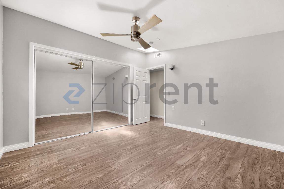 Building Photo - Unit