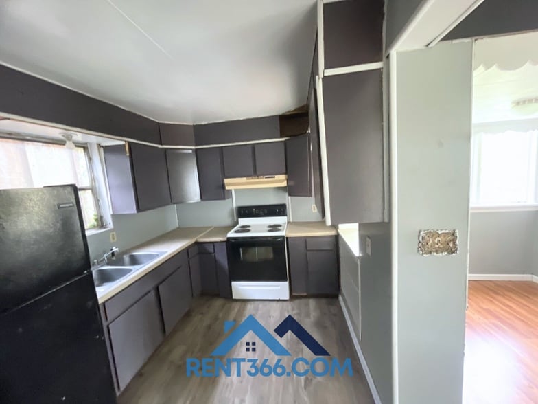 Primary Photo - 509 W Centre St