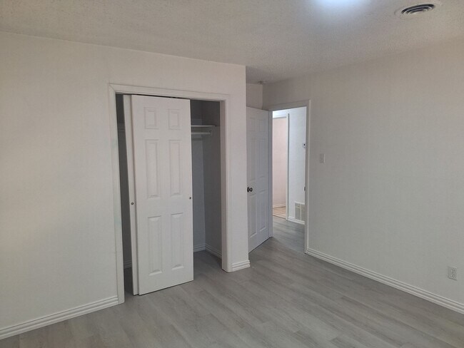 Building Photo - 5912 Maceo Ln