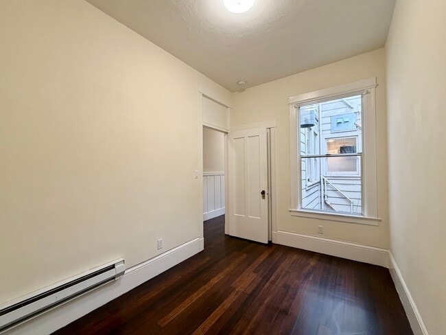 Building Photo - 225 9th St