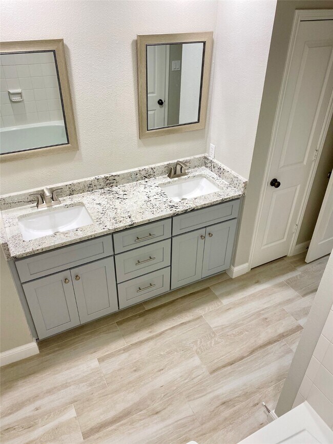 Building Photo - 66 Scarlet Woods Ct