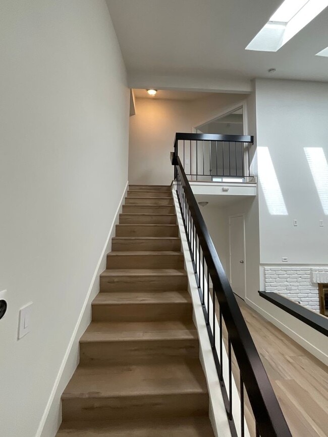 Building Photo - 4 Bedroom 3 Bath 2 Story Home With Family ...