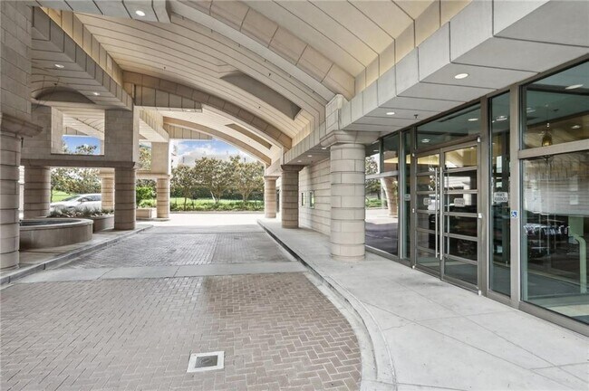 Building Photo - 250 Park Ave W NW