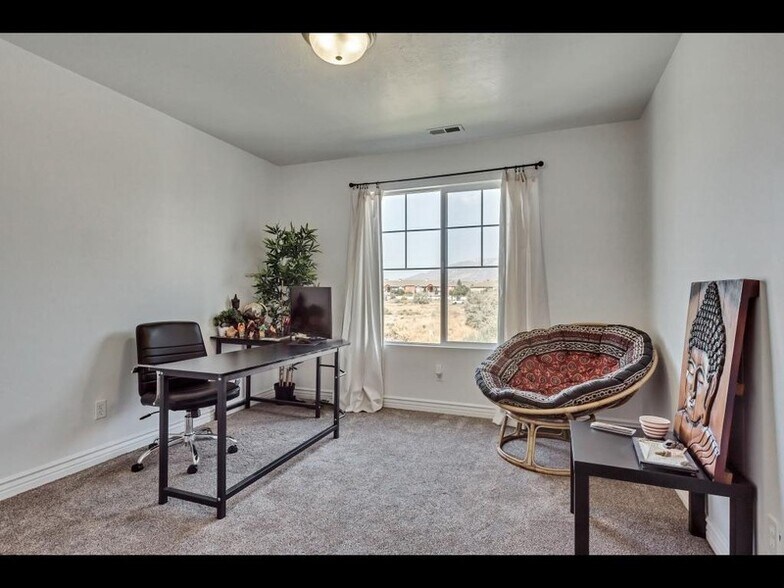 Building Photo - 986 W 270 S