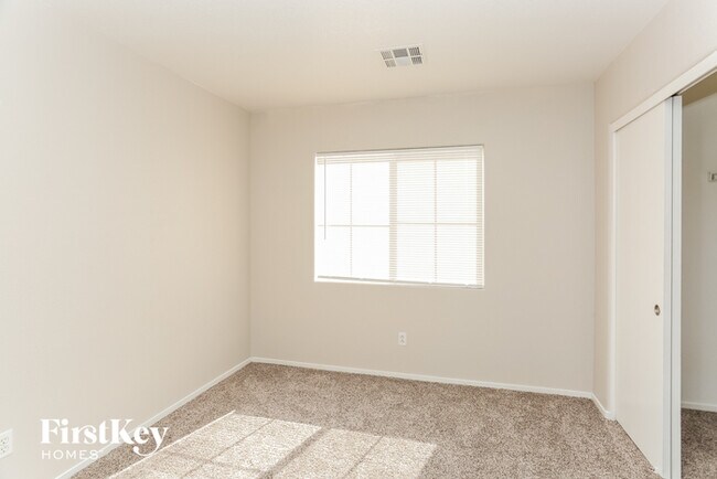 Building Photo - 5260 Paradise Valley Ave