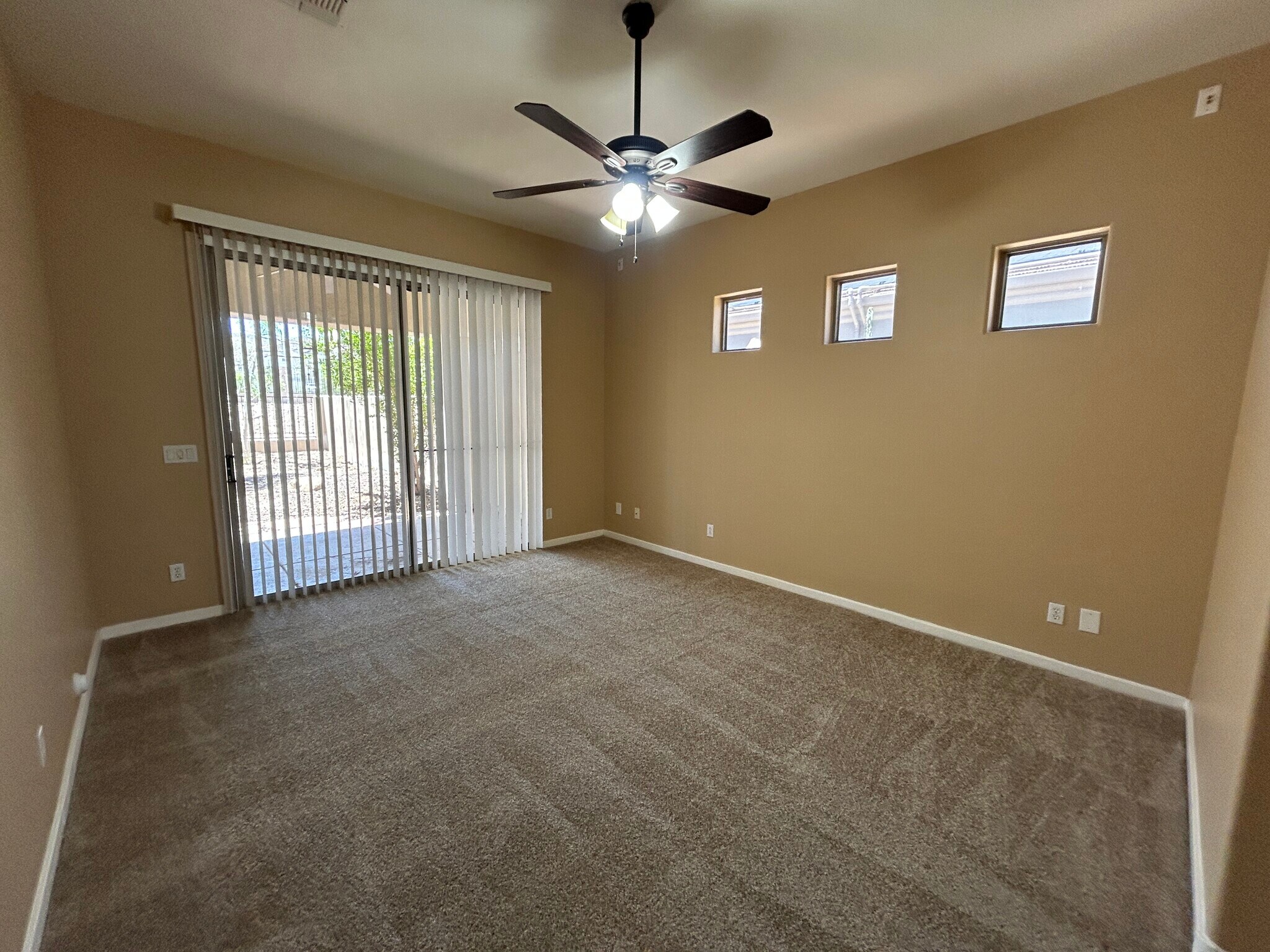 Building Photo - 2041 E Fawn Dr