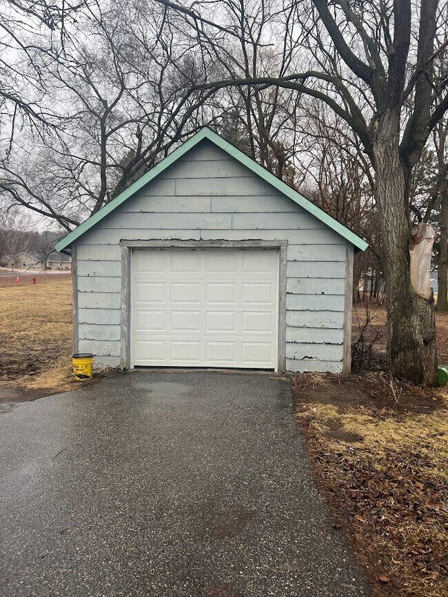 Building Photo - 1536 N Viking Dr