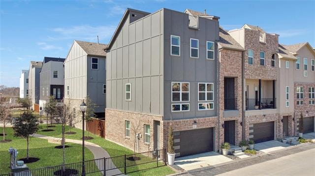 Building Photo - 2601 La Altura Ln