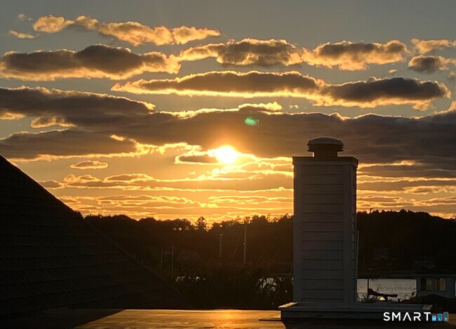 Building Photo - 8 Broad St