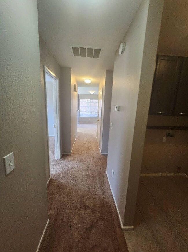 Building Photo - Don't Miss This Beautiful Desert Vista Home!