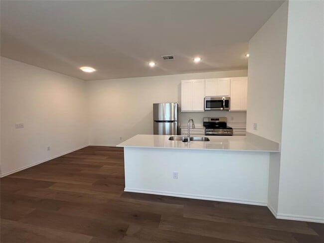 Building Photo - 302 Aaran Way