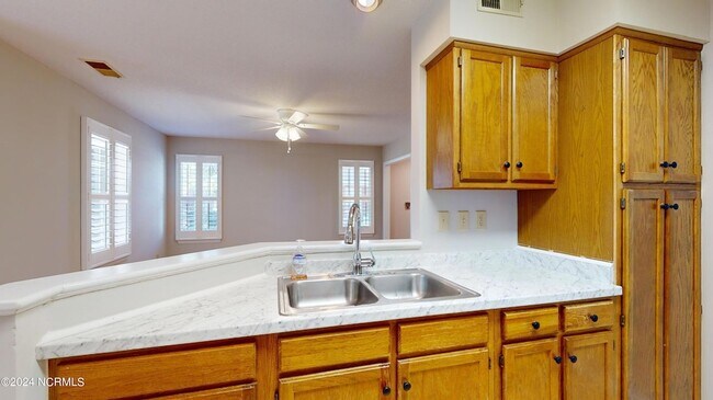 Building Photo - 727 Chancery Ln